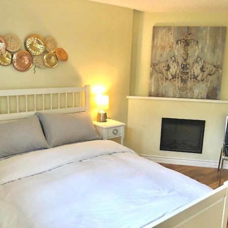 Cozy & Convenient 2-Bedroom Apartment With Private Entrance Торонто Экстерьер фото
