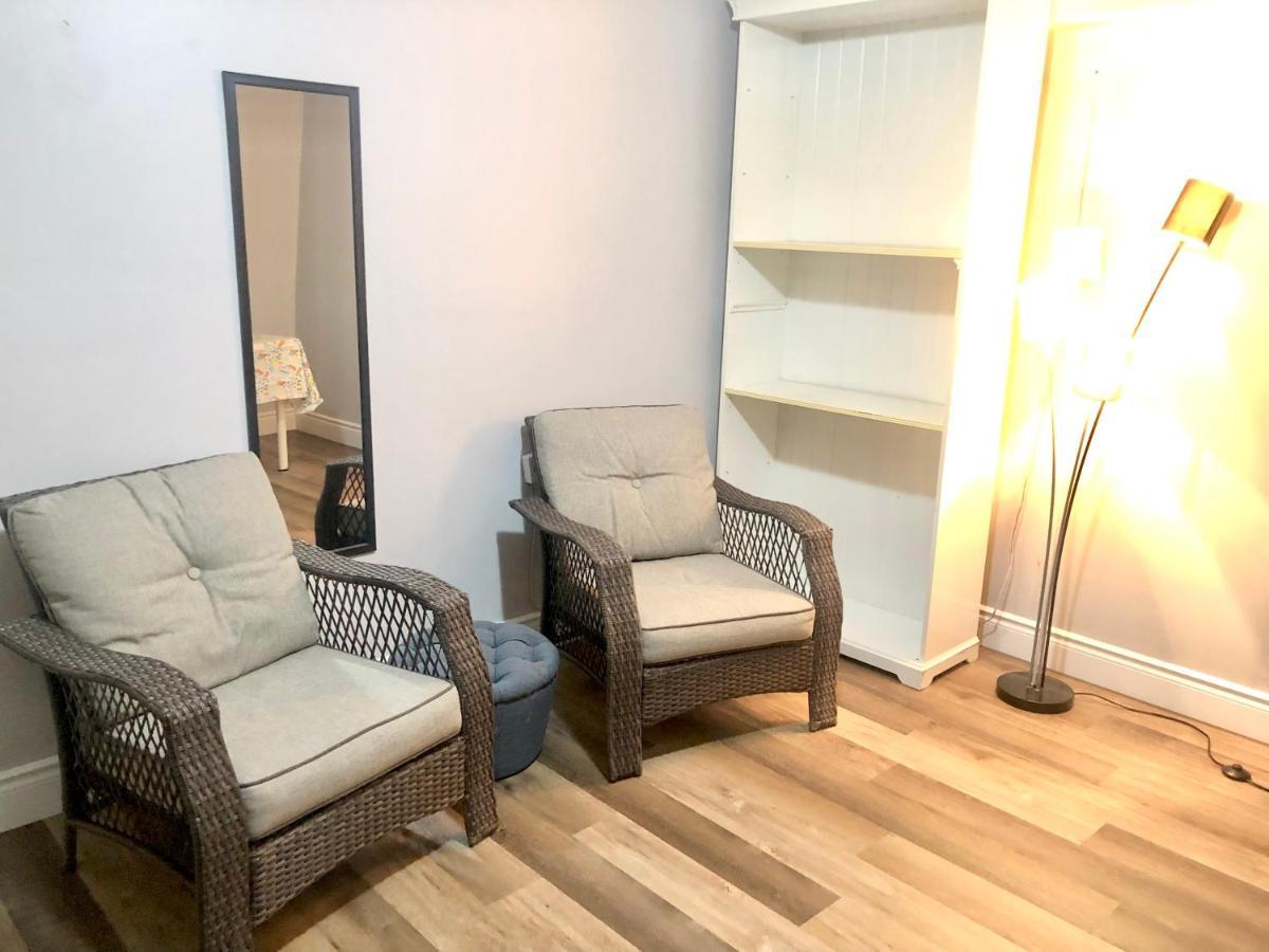 Cozy & Convenient 2-Bedroom Apartment With Private Entrance Торонто Экстерьер фото