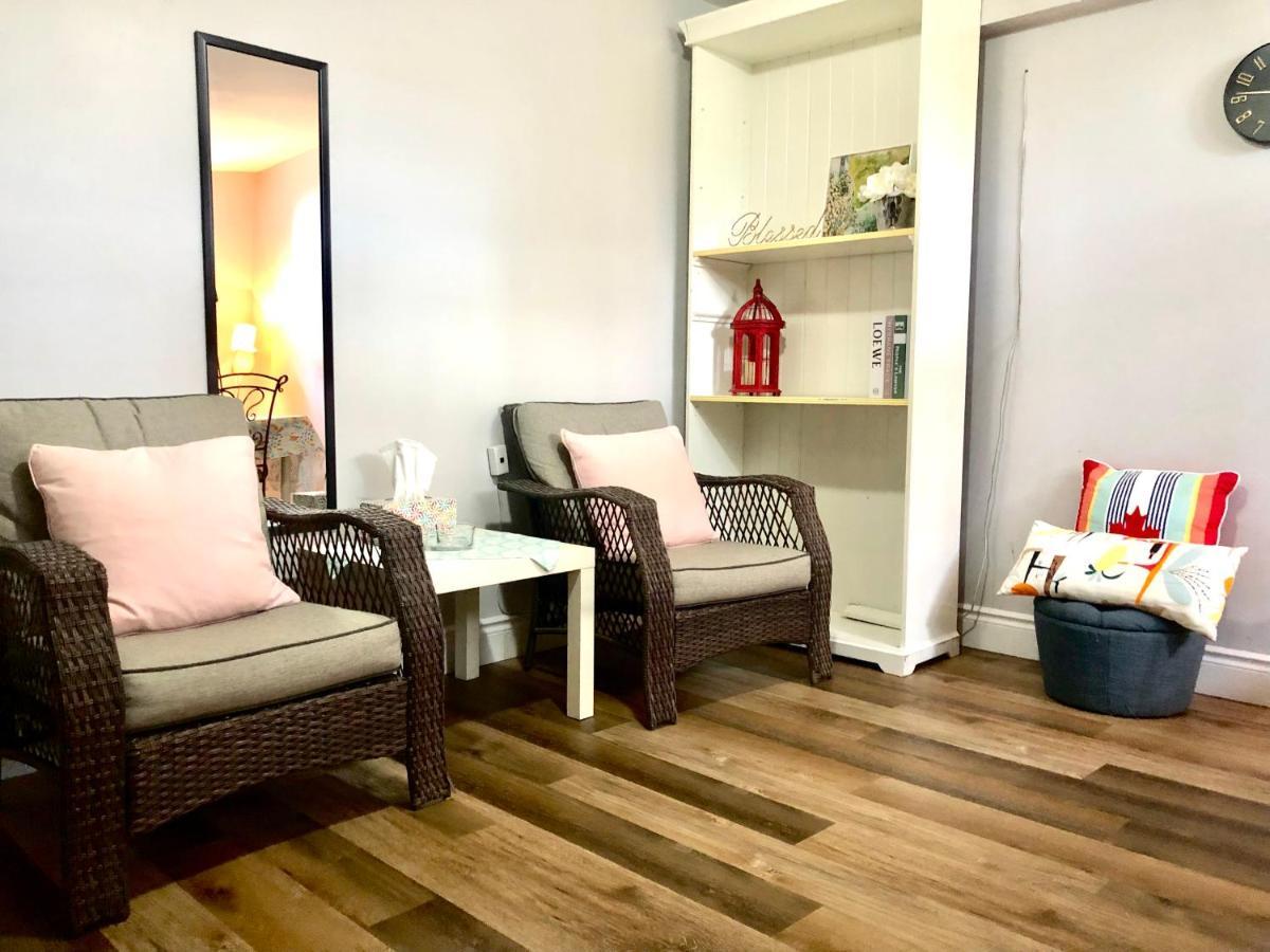 Cozy & Convenient 2-Bedroom Apartment With Private Entrance Торонто Экстерьер фото